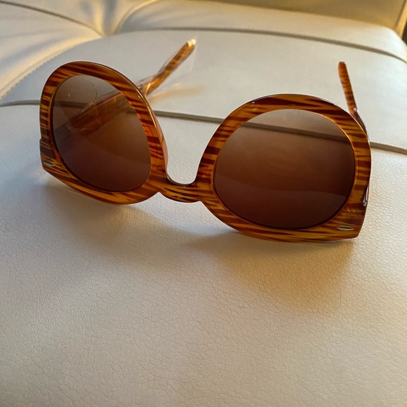 Stylish NWOT Sexy Sunglasses! - Picture 3 of 6